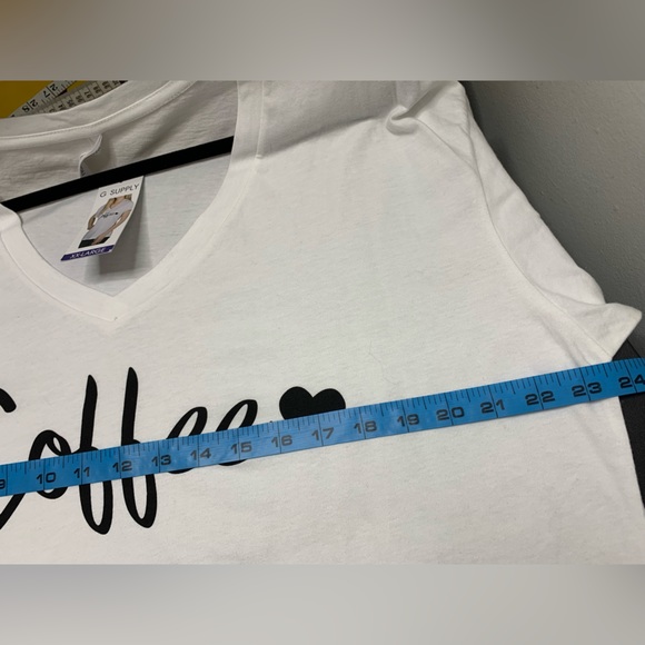 3/$20 NWT G SUPPLY GIRLFRIEND V-NECK TEE WHITE HIGH LOW HEM SIZE XXL COFFEE 🖤 - Picture 5 of 6